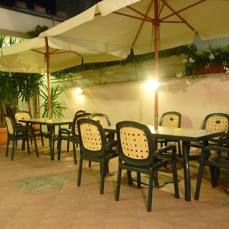 Hotel Prestige Лидо-ди-Камайоре Экстерьер фото